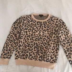 Fitted leopard sweater